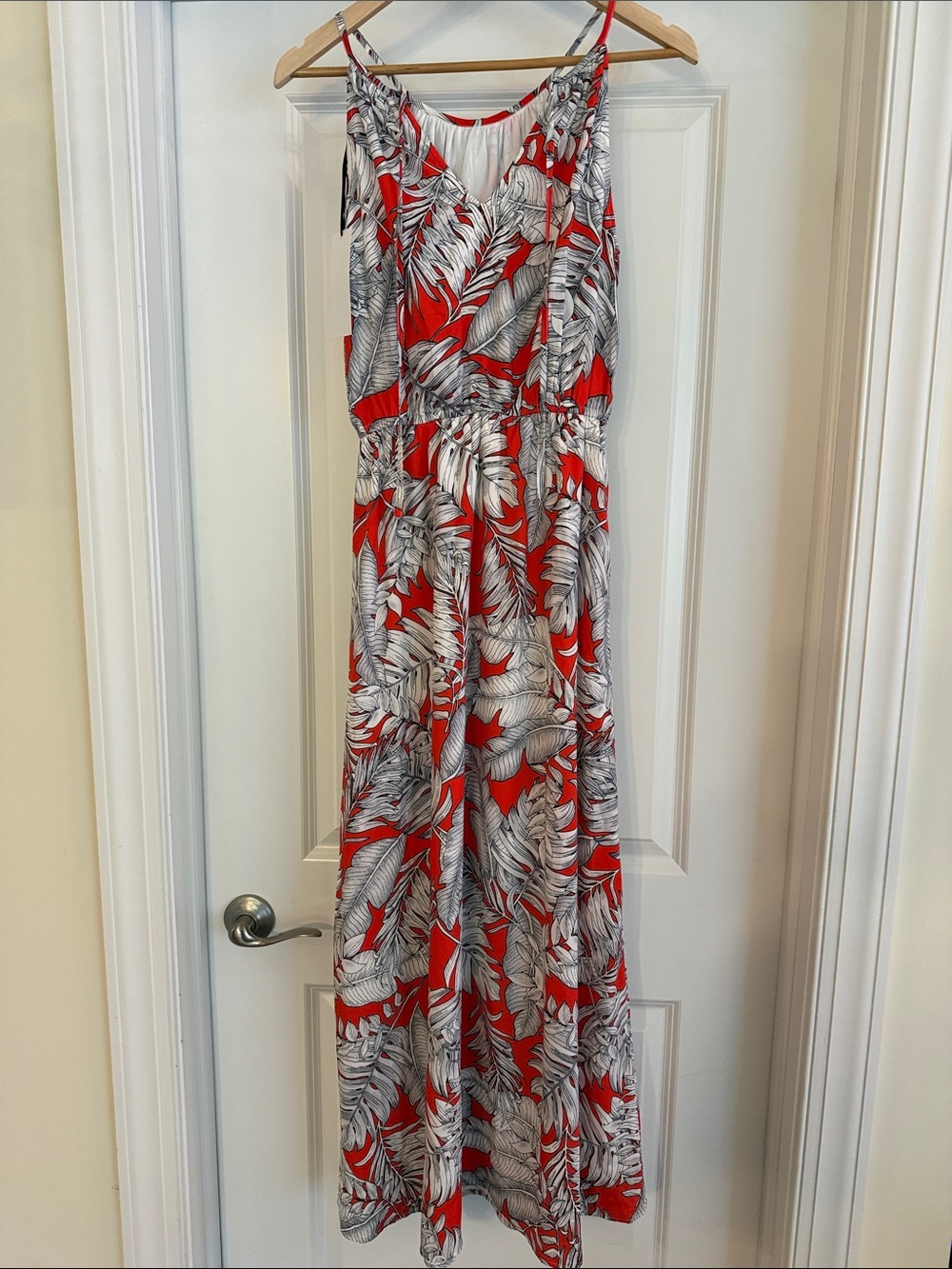 Q&A Red Tropical Leaf Maxi Dress Small